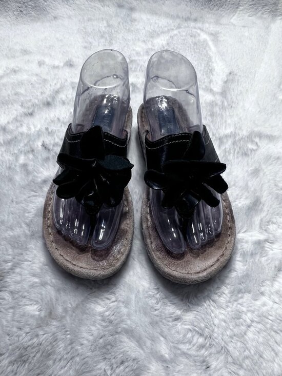 Clarks Womens Leather Slip-On Sandals With Flower Detail women size 6.5 - Picture 1 of 6